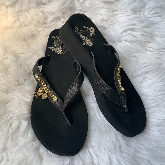 GUESS Sandals - Picture 3 of 6